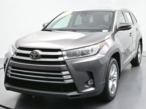 Used 2019 Toyota Highlander Limited AWD/4WD image 3