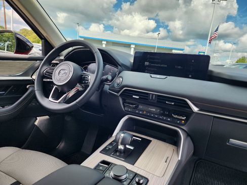 Certified 2025 MAZDA CX-70 Plug-In Hybrid w/ Premium Pkg image 31