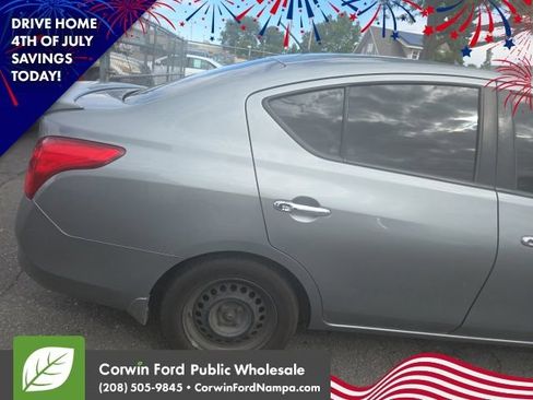 Used 2013 Nissan Versa SV FWD image 9