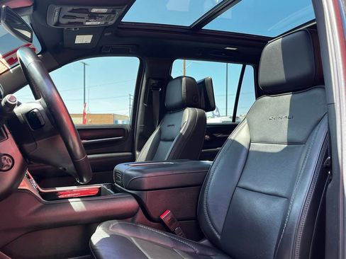 Used 2021 GMC Yukon Denali w/ LPO, Illumination Package AWD/4WD image 12