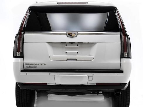 Used 2016 Cadillac Escalade ESV Premium AWD/4WD image 8