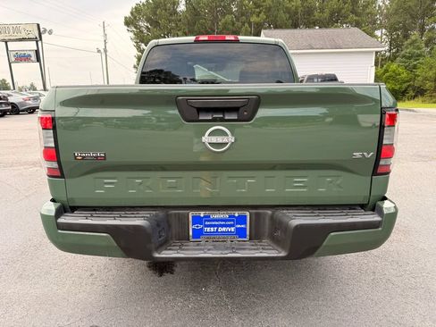 Used 2024 Nissan Frontier SV RWD image 4