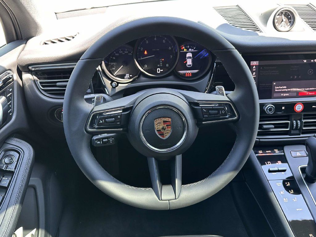 Used 2026 Porsche Macan AWD/4WD image 15