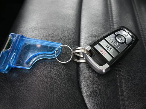 Used 2017 Ford Fusion SE image 49