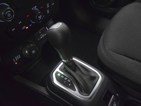 Used 2023 Jeep Renegade Latitude w/ Premium Group AWD/4WD image 25