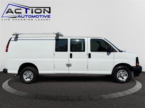 Used 2017 Chevrolet Express 2500 Extended RWD image 9