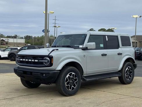 New 2026 Ford Bronco Outer Banks image 5