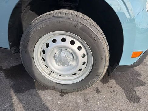 Certified 2022 Ford Maverick XL image 3