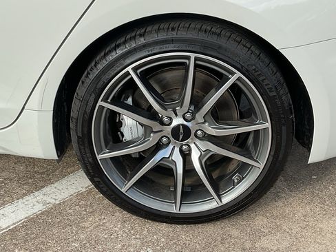 Used 2025 Genesis G70 2.5T image 8