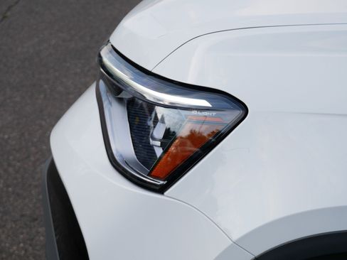 Certified 2025 Volkswagen Taos SE AWD/4WD image 16