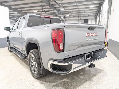 Used 2024 GMC Sierra 1500 SLE w/ Preferred Package image 5