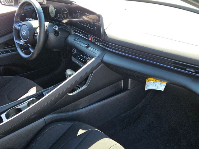 Used 2025 Hyundai Elantra SEL FWD image 20