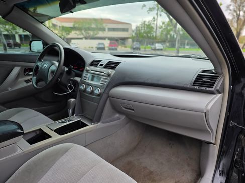 Used 2010 Toyota Camry LE FWD image 12