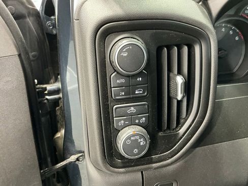 Used 2020 Chevrolet Silverado 1500 Custom w/ Custom Value Package image 16