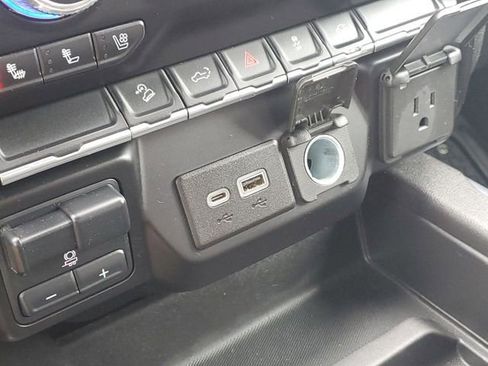 Used 2021 GMC Sierra 1500 AT4 w/ Off-Road Performance Package image 18