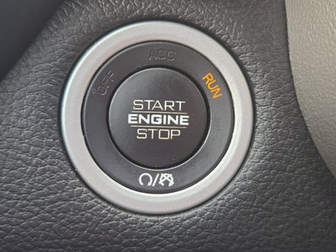 Used 2019 RAM 1500 Laramie AWD/4WD image 23