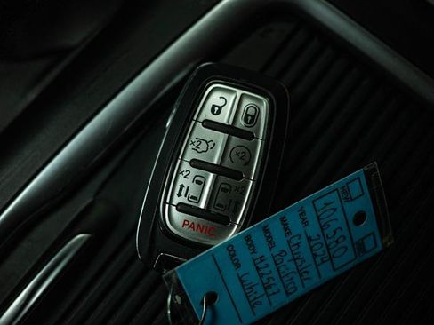 Used 2024 Chrysler Pacifica Touring-L FWD image 22
