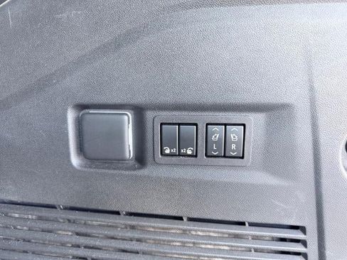 Used 2023 GMC Yukon AT4 AWD/4WD image 11