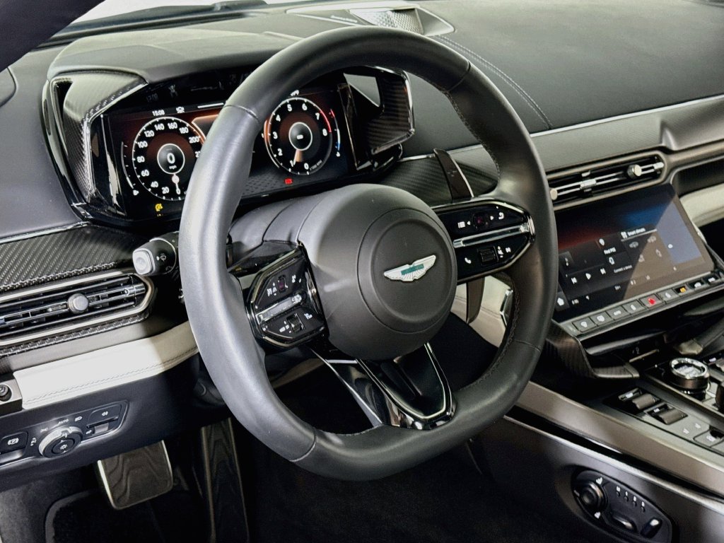 Used 2025 Aston Martin Vanquish RWD image 10