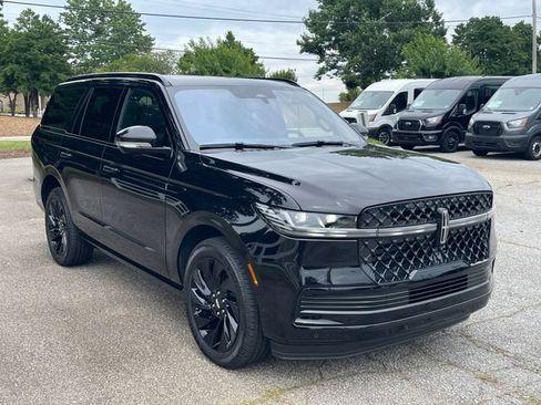 Used 2025 Lincoln Navigator Reserve w/ Jet Appearance Package AWD/4WD image 4