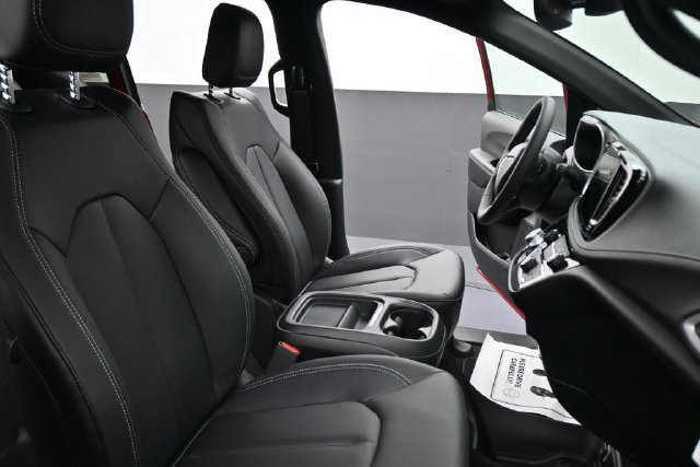 New 2027 Chrysler Pacifica Select AWD/4WD image 20