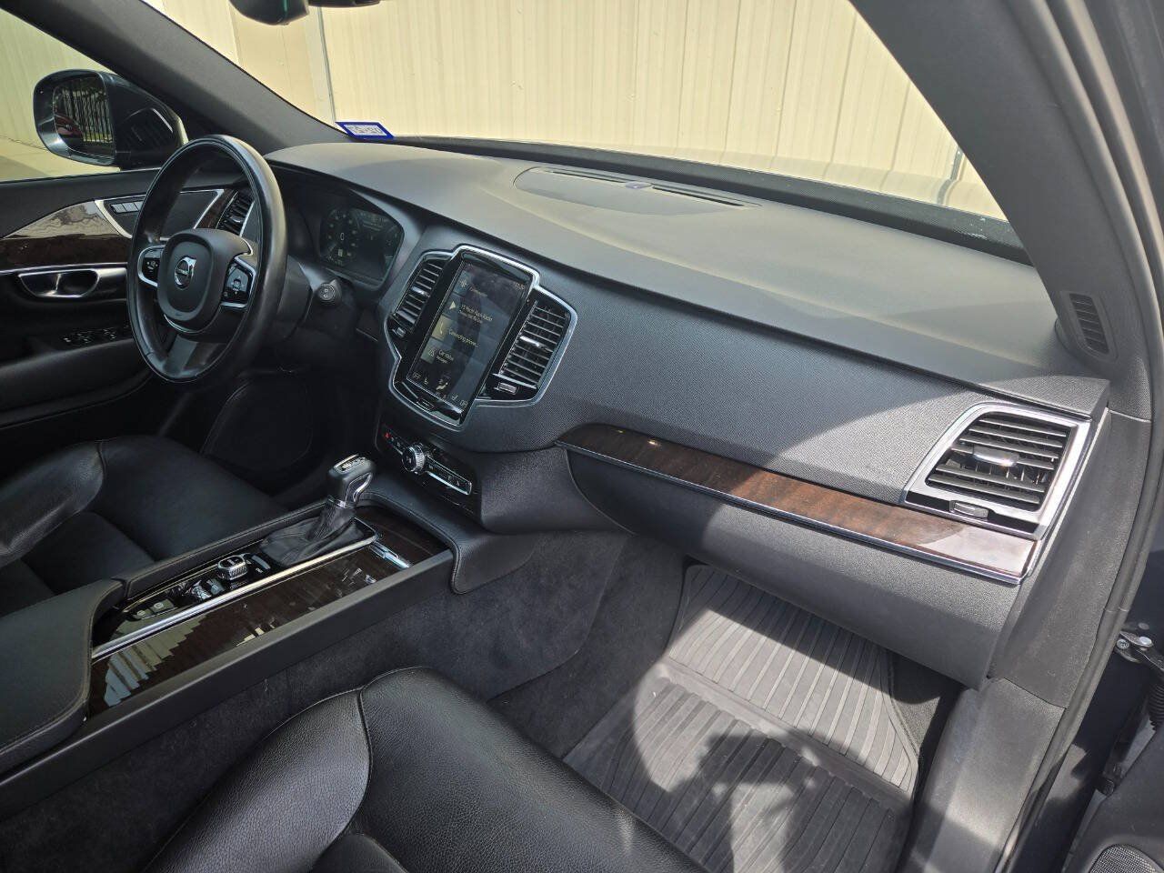 Used 2017 Volvo XC90 T6 Momentum w/ Vision Package AWD/4WD image 14