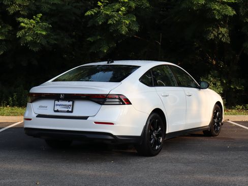 Used 2025 Honda Accord SE image 9