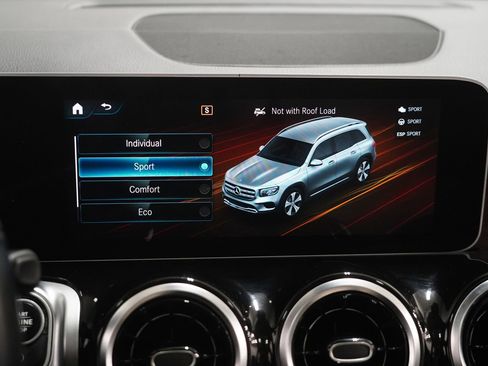 Certified 2021 Mercedes-Benz GLB 250 4MATIC image 27