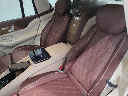 Used 2024 Mercedes-Benz Maybach GLS 600 4MATIC image 13