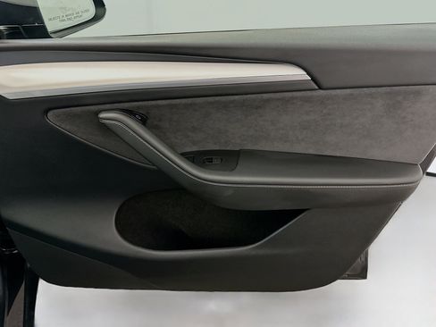 Used 2024 Tesla Model Y Long Range image 35