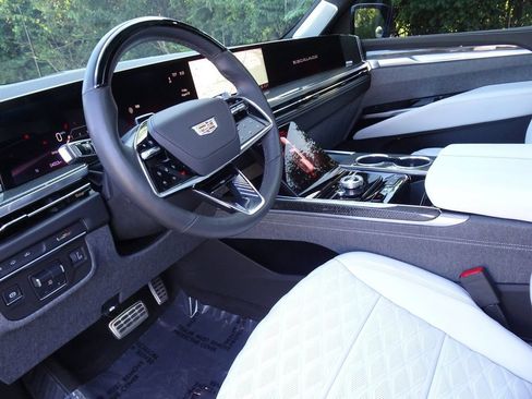 Used 2025 Cadillac Escalade V w/ LPO, ONYX Package AWD/4WD image 13