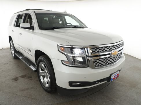 Used 2019 Chevrolet Tahoe LT w/ LT Signature Package image 3