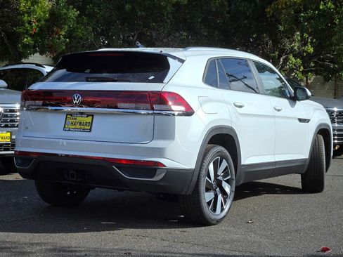 New 2026 Volkswagen Atlas Cross Sport SE FWD image 3