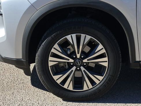 Used 2023 Nissan Rogue SV image 9