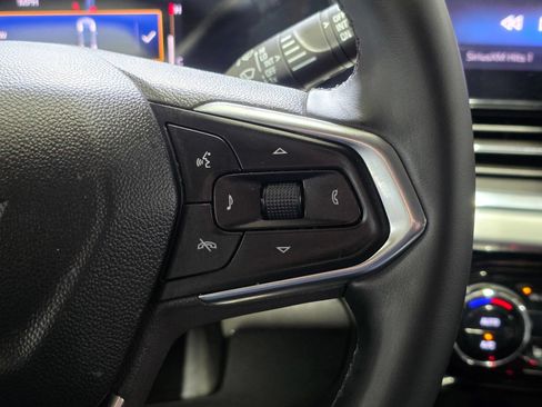Used 2025 Chevrolet Trax LT w/ Driver Confidence Package FWD image 32
