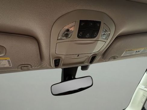 Used 2018 Chrysler Pacifica Limited image 22