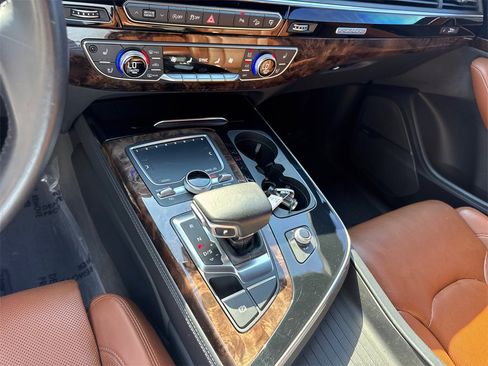 Used 2017 Audi Q7 3.0T Prestige image 30