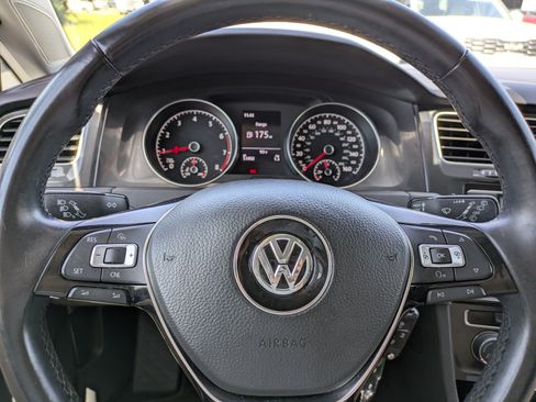 Used 2018 Volkswagen Golf S FWD image 21