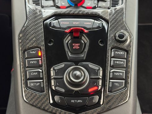 Used 2017 Lamborghini Aventador S image 33