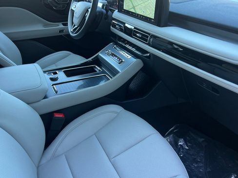 New 2026 Lincoln Aviator AWD w/ Jet Appearance Package image 15