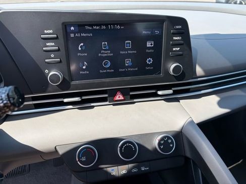 Used 2025 Hyundai Elantra SE image 12