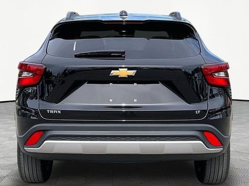Used 2025 Chevrolet Trax LT image 6