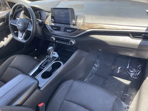 Used 2024 Nissan Altima 2.5 SV FWD image 11