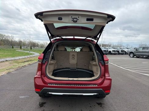 Used 2018 Nissan Rogue SV w/ Premium Package image 10