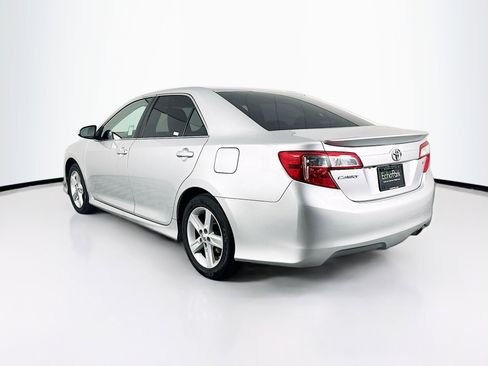 Used 2014 Toyota Camry SE image 5