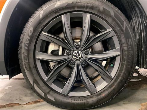 Used 2024 Volkswagen Tiguan SE FWD image 9
