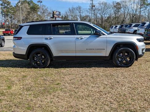 New 2025 Jeep Grand Cherokee L Limited w/ Luxury Tech Group II AWD/4WD image 10