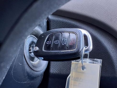 Used 2017 Hyundai Santa Fe Sport image 27