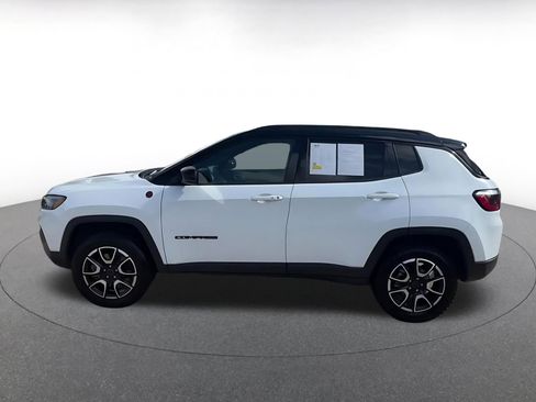 Used 2025 Jeep Compass Trailhawk AWD/4WD image 8