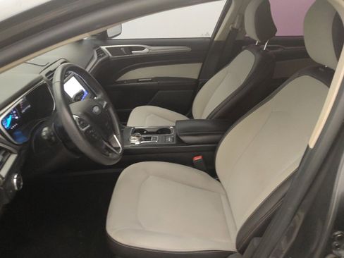 Used 2020 Ford Fusion SE w/ Equipment Group 151A FWD image 17